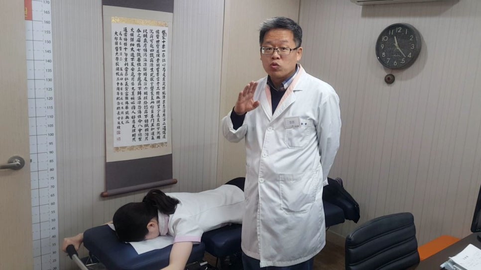 교통사고로 인한 척추치료-추나치료의 종류. 교통사고 자동차보험 치료 동작구 사당동 오렌지한의원 · 글에 실린 자료